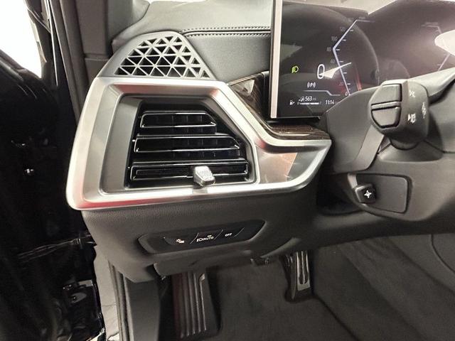 Photo of 2026 Carbon Black Metallic BMW X5 PHEV