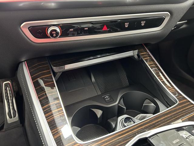 Photo of 2026 Carbon Black Metallic BMW X5 PHEV