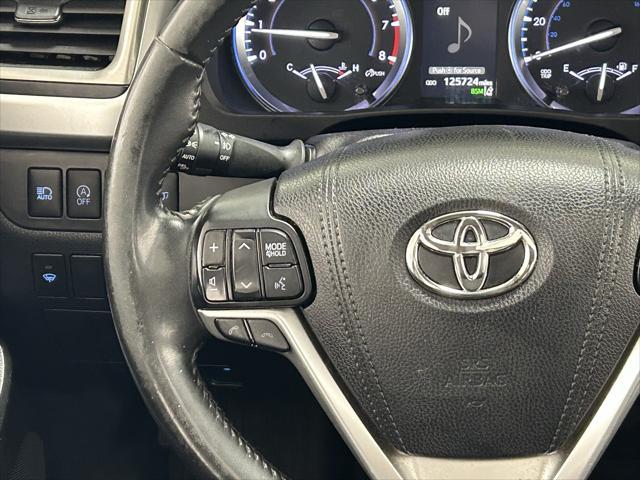Photo of 2017 Midnight Black Metallic Toyota Highlander