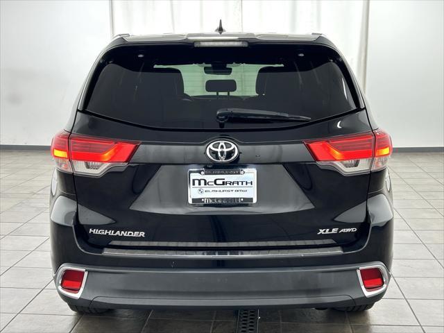 Photo of 2017 Midnight Black Metallic Toyota Highlander