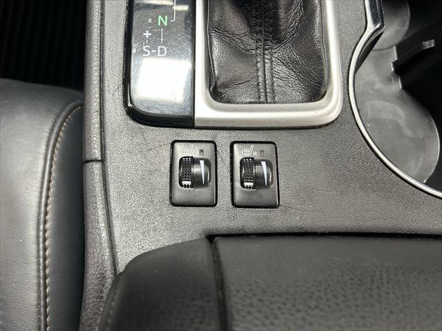 Photo of 2017 Midnight Black Metallic Toyota Highlander