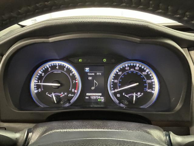 Photo of 2017 Midnight Black Metallic Toyota Highlander