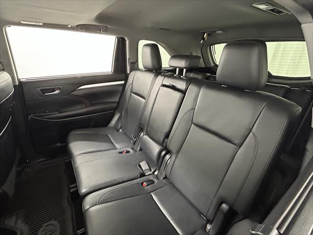 Photo of 2017 Midnight Black Metallic Toyota Highlander