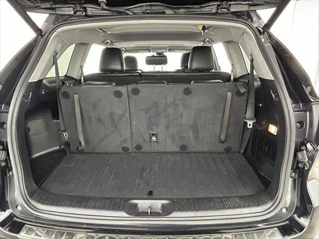 Photo of 2017 Midnight Black Metallic Toyota Highlander