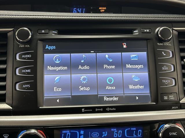 Photo of 2017 Midnight Black Metallic Toyota Highlander