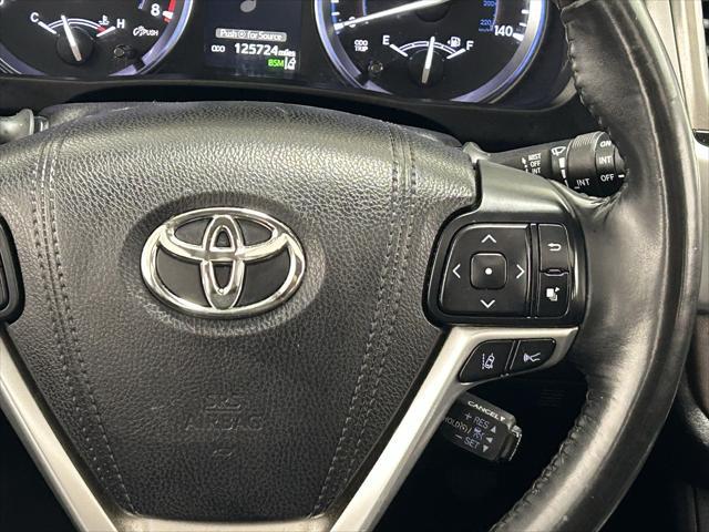 Photo of 2017 Midnight Black Metallic Toyota Highlander