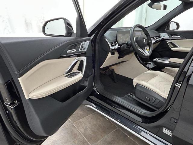 Photo of 2025 Black Sapphire Metallic BMW X1