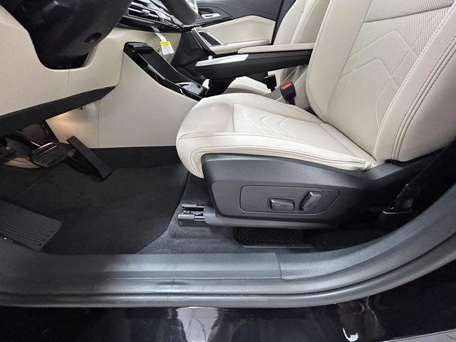 Photo of 2025 Black Sapphire Metallic BMW X1