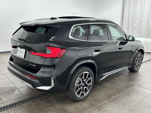 Photo of 2025 Black Sapphire Metallic BMW X1
