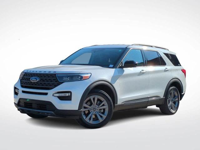 Photo of 2022 STAR WHITE MET TRI-COAT Ford Explorer