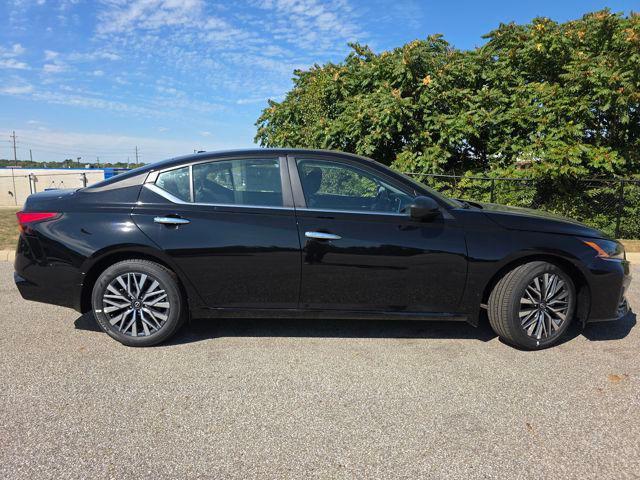 Photo of 2025 Super Black Nissan Altima