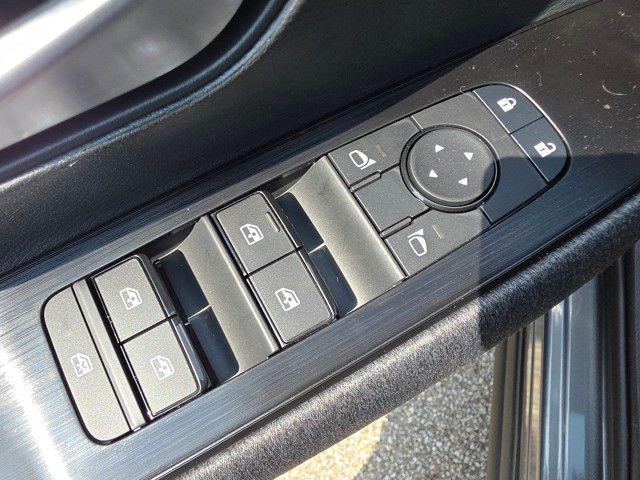 Photo of 2025 Gun Metallic Nissan Kicks