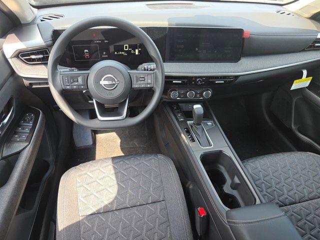 Photo of 2025 Gun Metallic Nissan Kicks