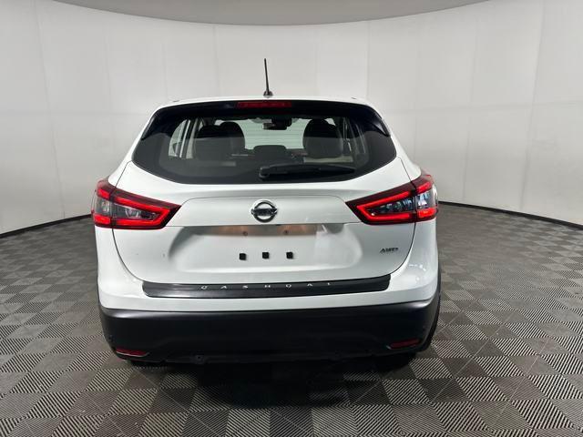 Photo of 2021 Glacier White Nissan Rogue Sport