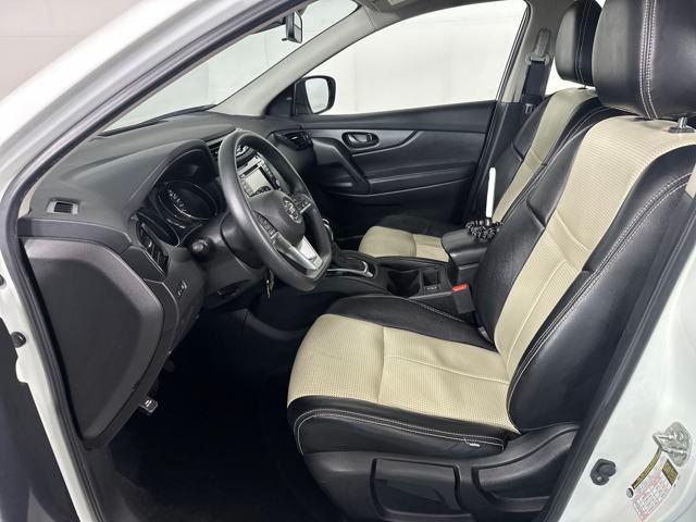 Photo of 2021 Glacier White Nissan Rogue Sport