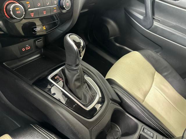 Photo of 2021 Glacier White Nissan Rogue Sport