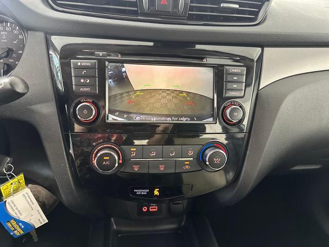 Photo of 2021 Glacier White Nissan Rogue Sport