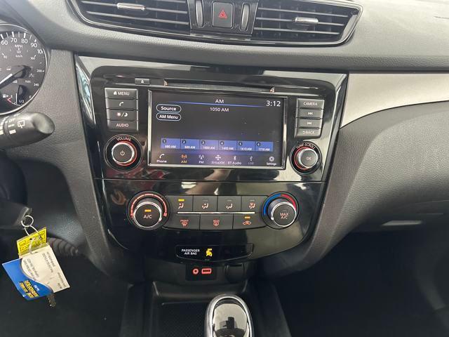 Photo of 2021 Glacier White Nissan Rogue Sport