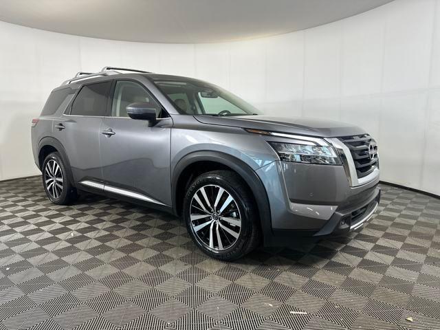 Photo of 2023 Gun Metallic Nissan Pathfinder