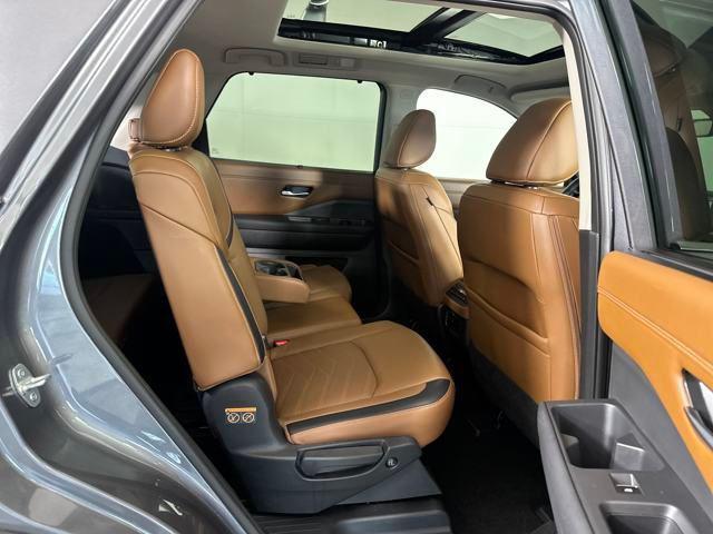Photo of 2023 Gun Metallic Nissan Pathfinder