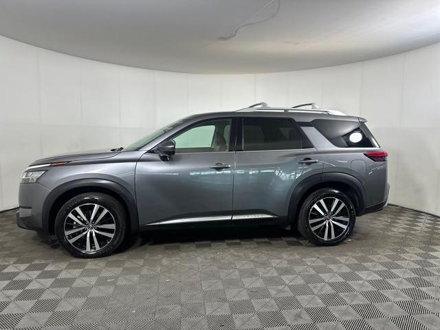 Photo of 2023 Gun Metallic Nissan Pathfinder