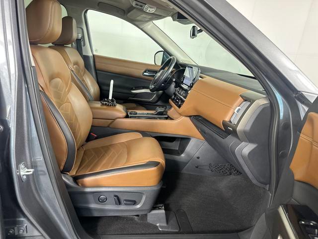 Photo of 2023 Gun Metallic Nissan Pathfinder