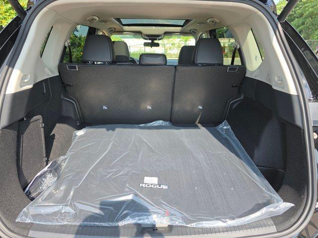 Photo of 2026 Super Black Nissan Rogue