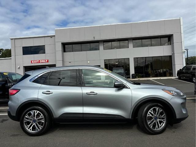 Photo of 2022 Iconic Silver Metallic Ford Escape