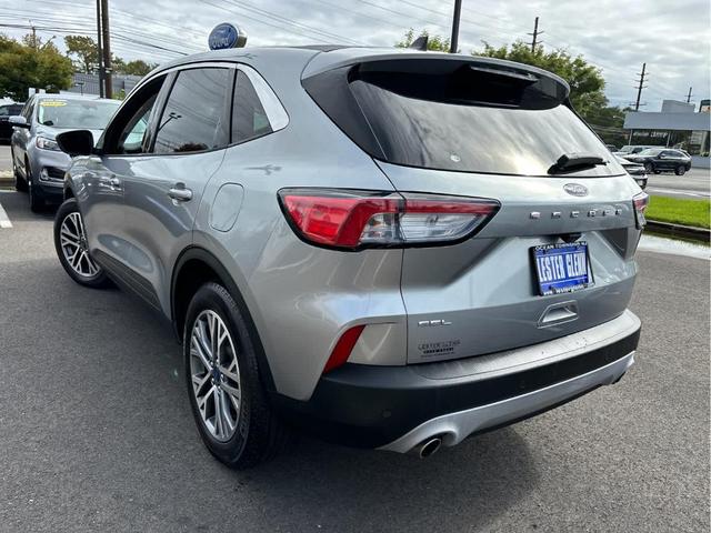 Photo of 2022 Iconic Silver Metallic Ford Escape
