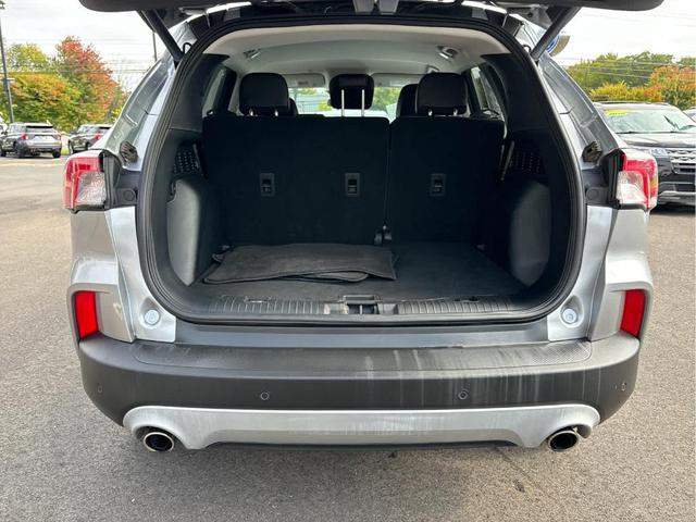 Photo of 2022 Iconic Silver Metallic Ford Escape