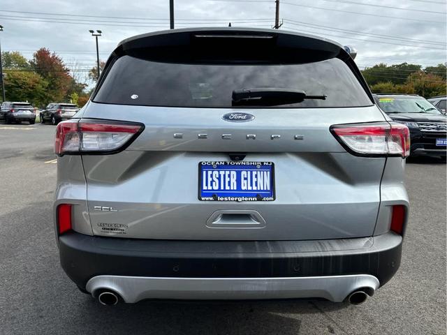 Photo of 2022 Iconic Silver Metallic Ford Escape