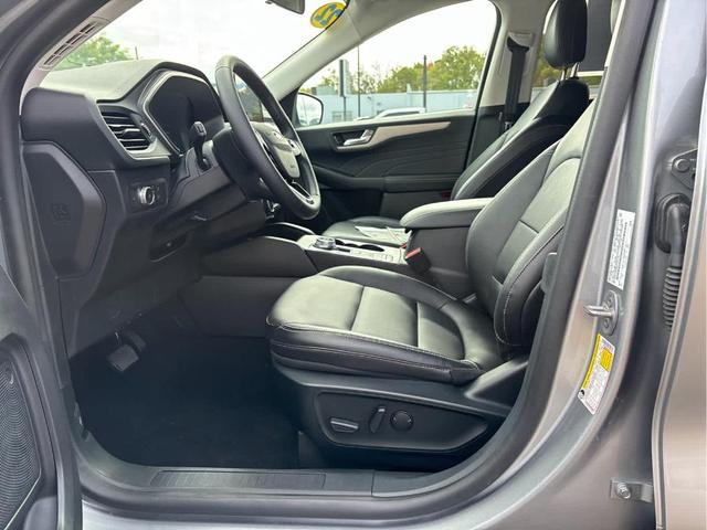 Photo of 2022 Iconic Silver Metallic Ford Escape
