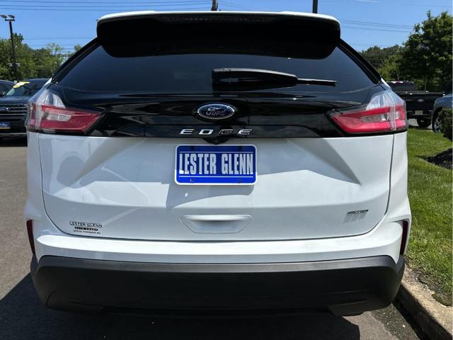 Photo of 2022 Oxford White Ford Edge