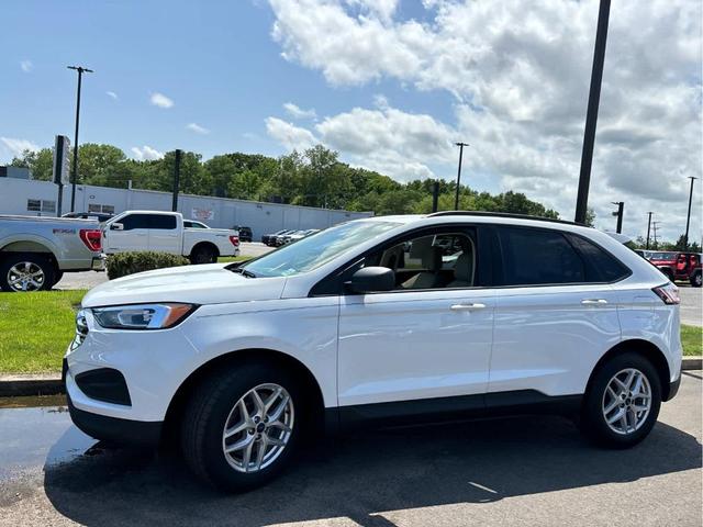 Photo of 2022 Oxford White Ford Edge