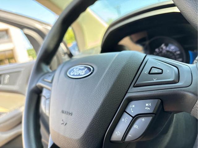Photo of 2022 Oxford White Ford Edge