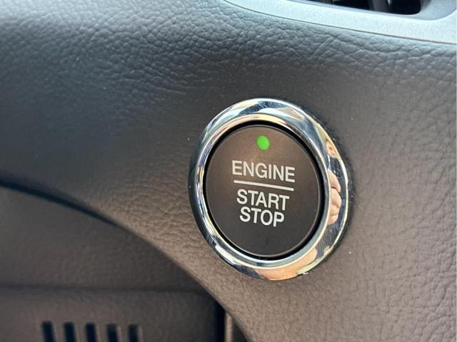 Photo of 2022 Oxford White Ford Edge