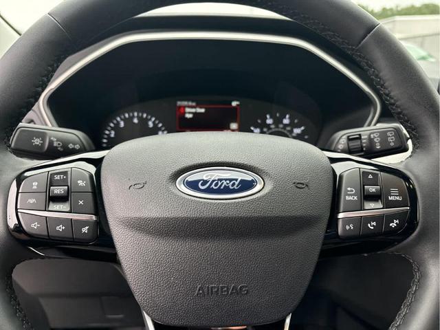 Photo of 2022 Star White Ford Escape