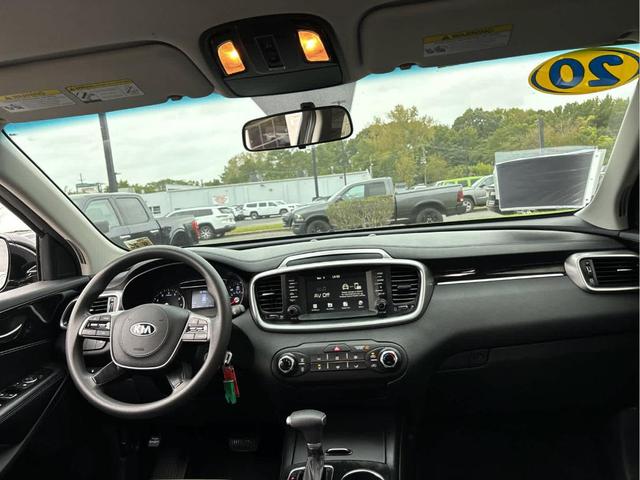 Photo of 2020 Ebony Black Kia Sorento