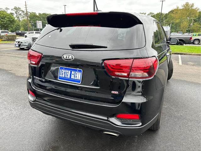 Photo of 2020 Ebony Black Kia Sorento
