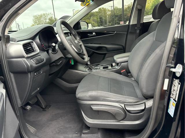 Photo of 2020 Ebony Black Kia Sorento
