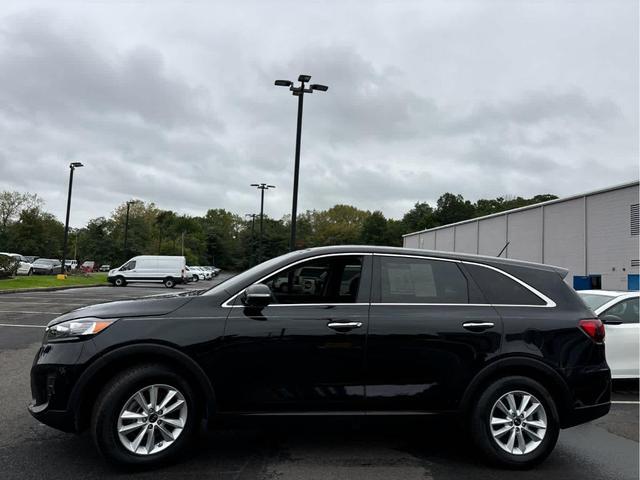 Photo of 2020 Ebony Black Kia Sorento