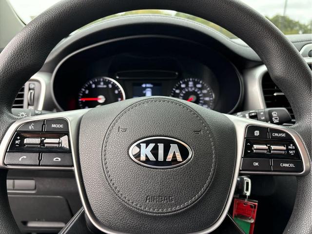 Photo of 2020 Ebony Black Kia Sorento