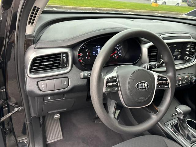 Photo of 2020 Ebony Black Kia Sorento