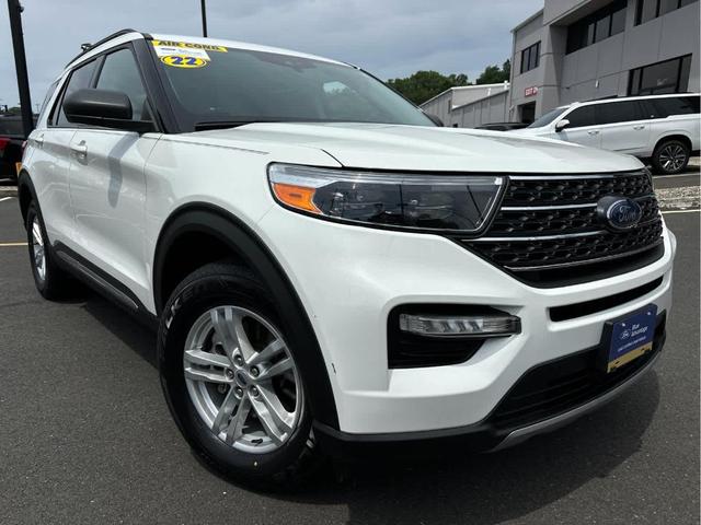 Photo of 2022 Star White Ford Explorer