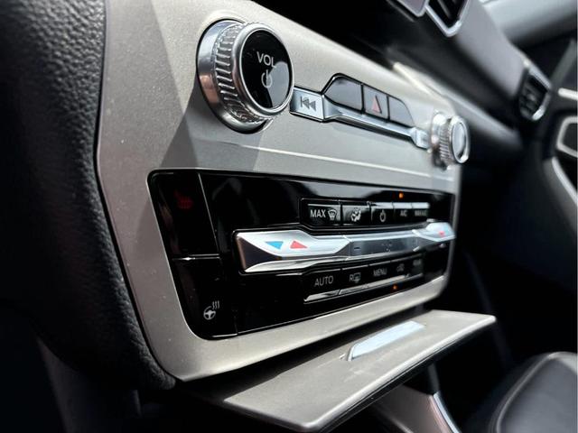 Photo of 2022 Star White Ford Explorer