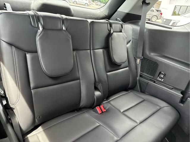 Photo of 2022 Star White Ford Explorer