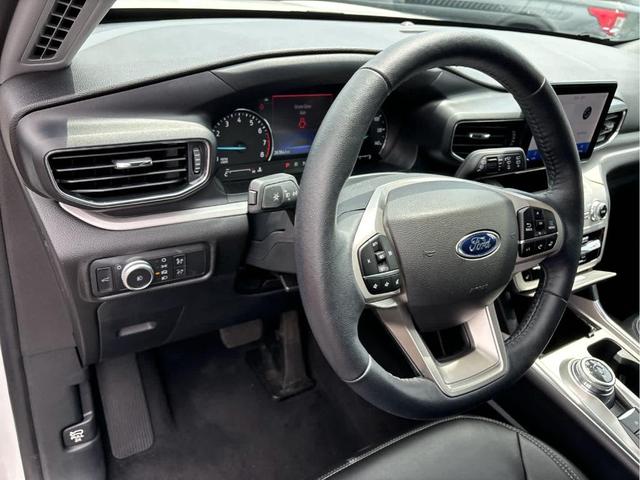 Photo of 2022 Star White Ford Explorer