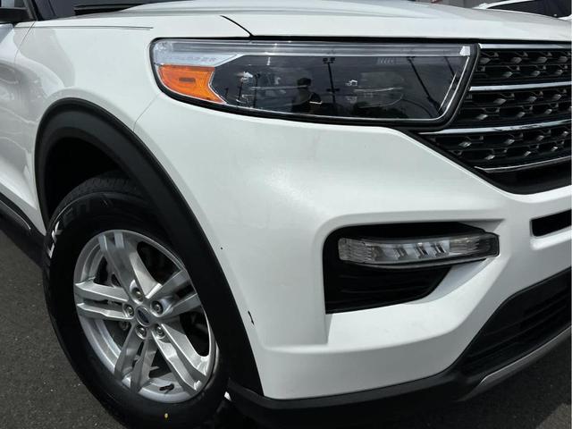 Photo of 2022 Star White Ford Explorer