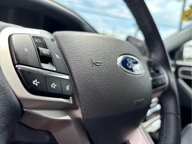 Photo of 2022 Star White Ford Explorer