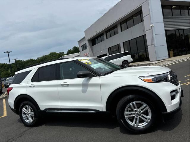 Photo of 2022 Star White Ford Explorer